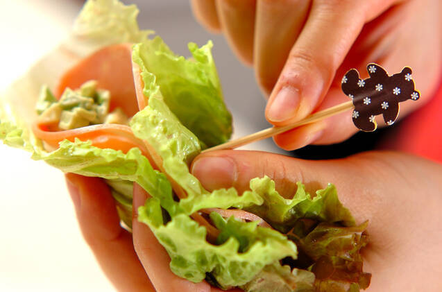 アボカドとハムのお花包みの作り方の手順2