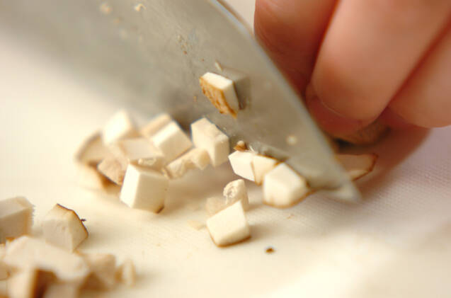 3色丼とワカメのみそ汁の作り方の手順1