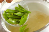 スナップエンドウと温泉卵のみそ汁の作り方2