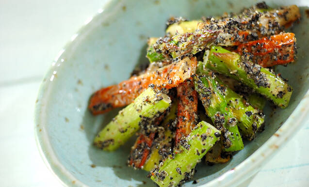 アスパラとちくわのゴマ和え