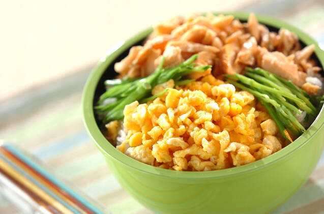 鮭そぼろの三色丼