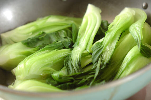 塩麹豚とチンゲンサイの蒸し煮炒めの作り方の手順2