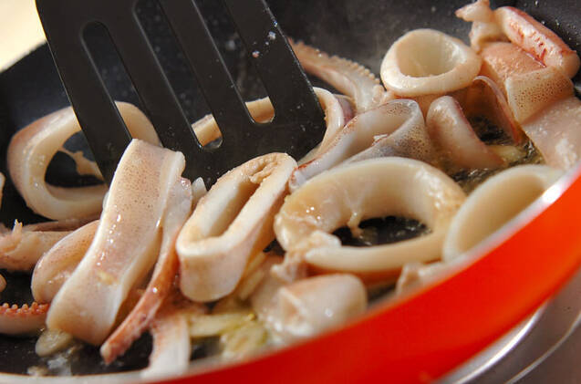 プリプリイカのガーリックパスタの作り方の手順5