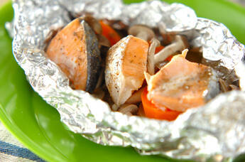 鮭のホイル焼き フライパンで簡単に！切って包むだけ