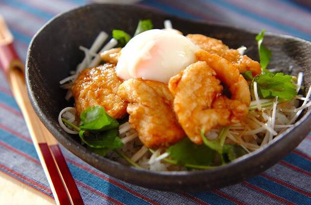 カリカリチキン丼