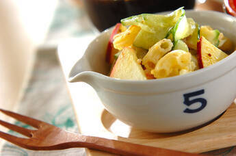 カレー風味のマカロニサラダ