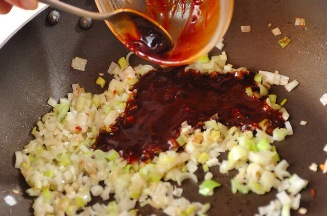 コンビーフの中華スタミナ炒めの作り方の手順2