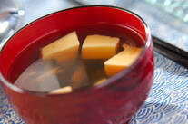 卵豆腐と茎ワカメのお吸い物