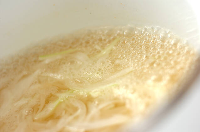 新玉ネギとワカメのスープの作り方の手順2
