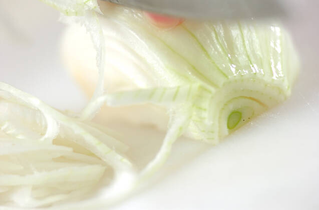 新玉ネギとワカメのスープの作り方の手順1