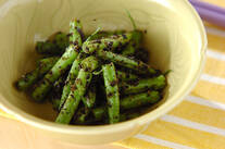 サヤインゲンのゴマ汚し