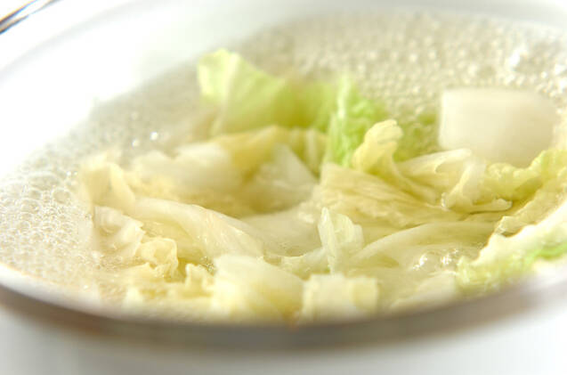 白菜の白みそ汁の作り方の手順3