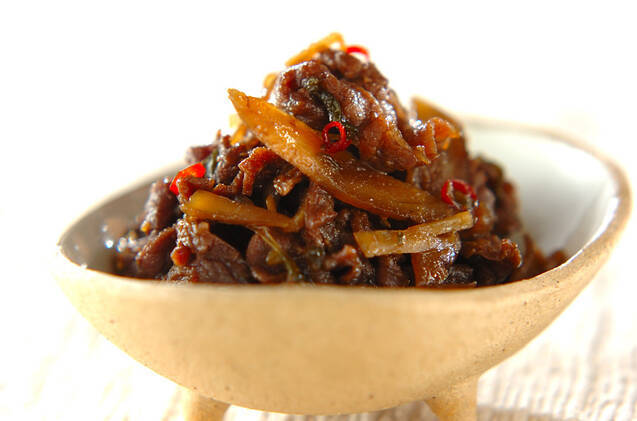 器に入った牛肉とゴボウのコクうま佃煮