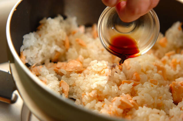 サーモンチャーハンの作り方の手順3