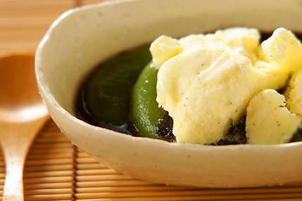 抹茶白玉の黒ゴマみつ