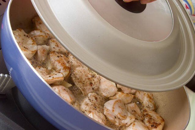 鶏胸肉を使ったガーリックソテー　簡単人気！しっとりやわらかの作り方の手順2