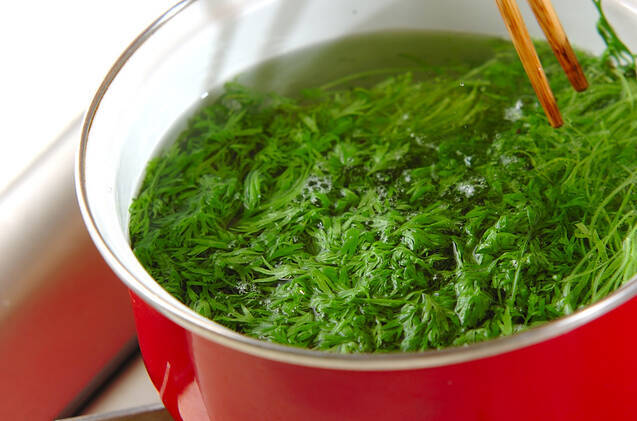 ニンジン葉のナムルの作り方の手順1