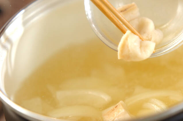 玉ネギのみそ汁の作り方の手順3