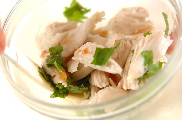 ささ身と大葉の梅肉和えの作り方の手順4