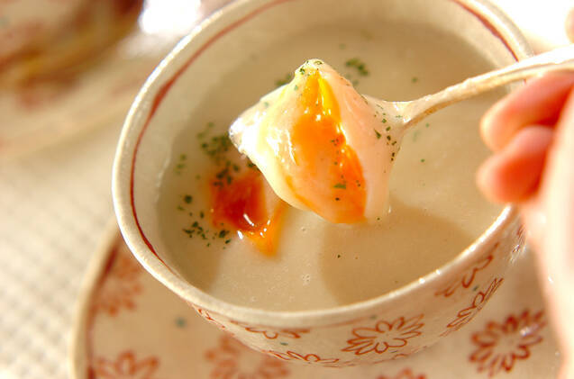 玉ネギポタージュ温玉入り