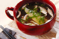 薄切りタケノコのスープ