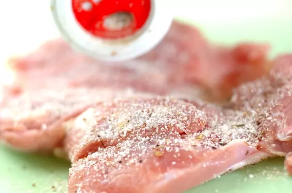 鶏肉のレモンソテーの作り方1