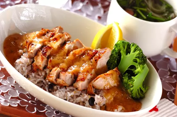 鶏肉のレモンソテー