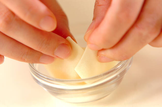 ウズラの卵入りワンタンスープの作り方の手順2