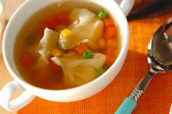 ウズラの卵入りワンタンスープ