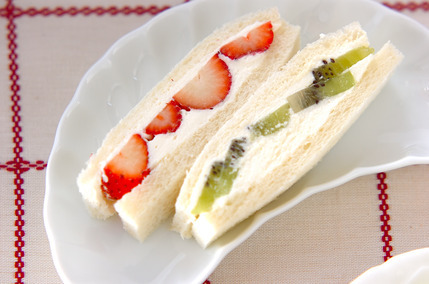 ふんわり食パンで作るフルーツサンド 断面カラフルに