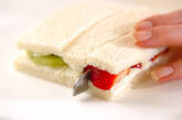 ふんわり食パンで作るフルーツサンド 断面カラフルにの作り方4