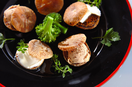 天日干しフィグのフォアグラサンド