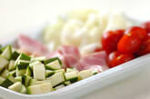 あっさり！ズッキーニとプチトマトのコンソメスープの下準備1