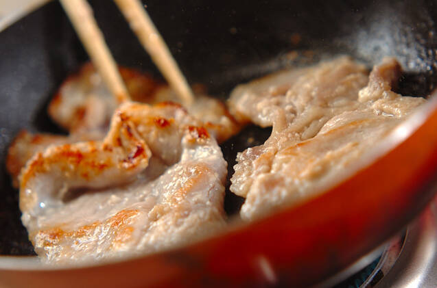 食べごたえ抜群！トンテキ 塩麹でお肉やわらか by五十嵐 智美さんの作り方の手順3