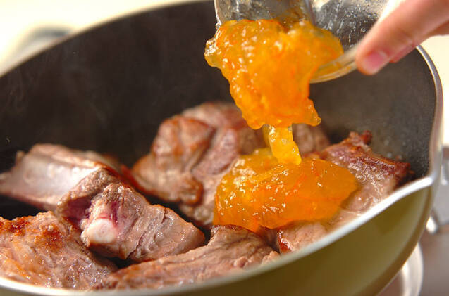 骨付き豚バラ肉のママレード煮の作り方の手順3