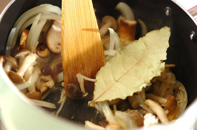 キノコとレーズンの甘酢煮の作り方の手順2