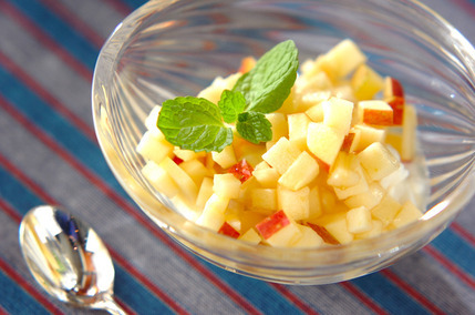 ヨーグルトクリームリンゴのせ