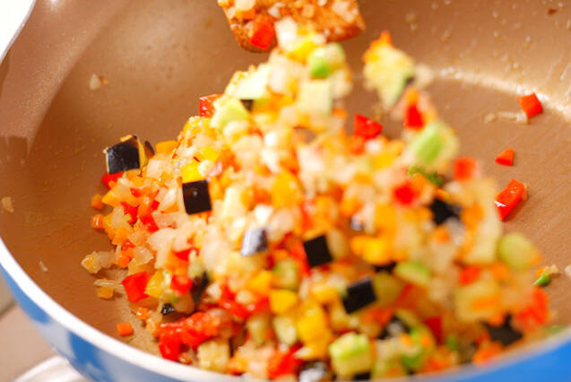 玄米チャーハン・トマトのっけの作り方の手順2