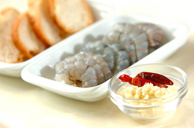 エビのピリ辛ガーリックオイル焼きの作り方の手順1