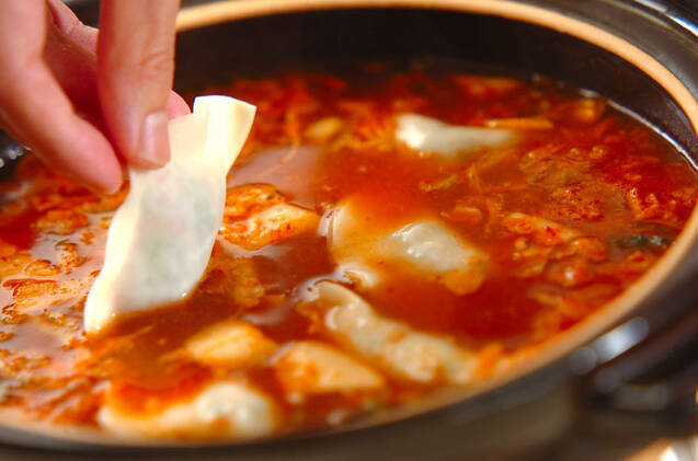 餃子入りキムチ鍋の作り方の手順10