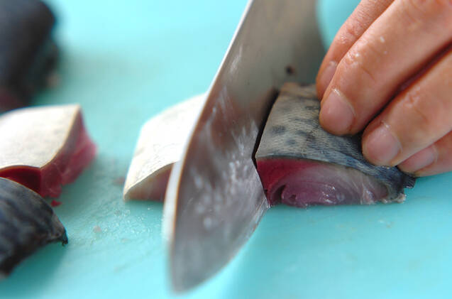 サバとキノコのピリ辛炒めの作り方の手順1