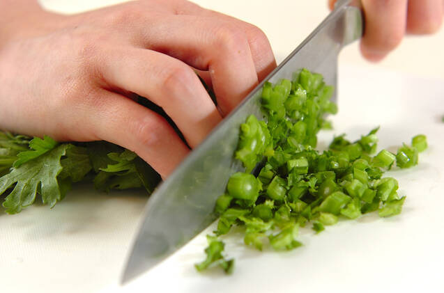 照り焼き春菊鶏つくねの作り方の手順1