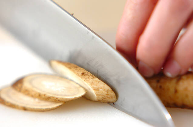 揚げゴボウと生ハムのサラダの作り方の手順1