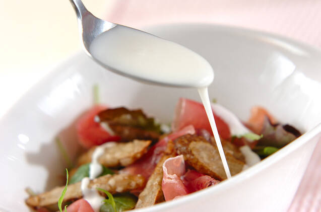 揚げゴボウと生ハムのサラダの作り方の手順4