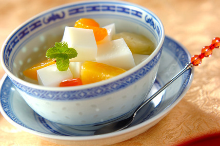 フルーツたっぷりアンニン豆腐