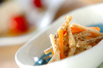 ゴボウのゴマ黒酢和え