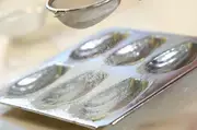 レモンの香りのマドレーヌの下準備2