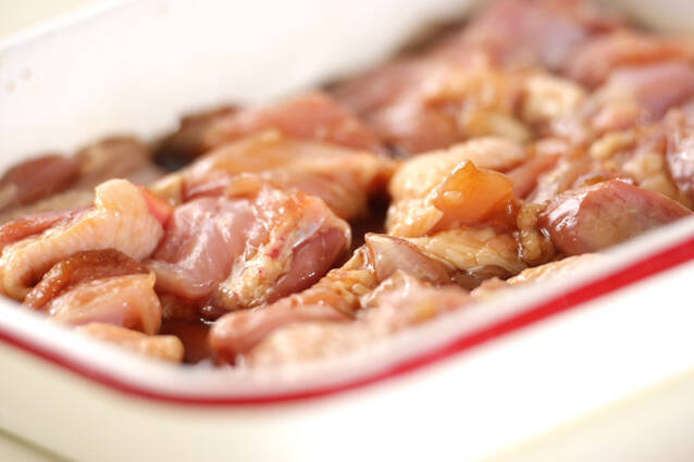 鶏唐の卵とじの作り方の手順1