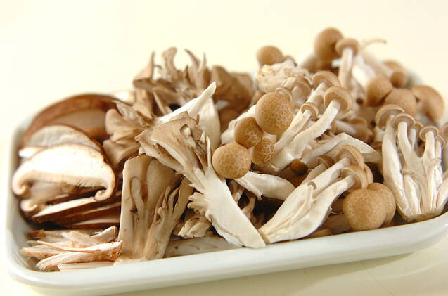 キノコの炒め丼の作り方の手順1