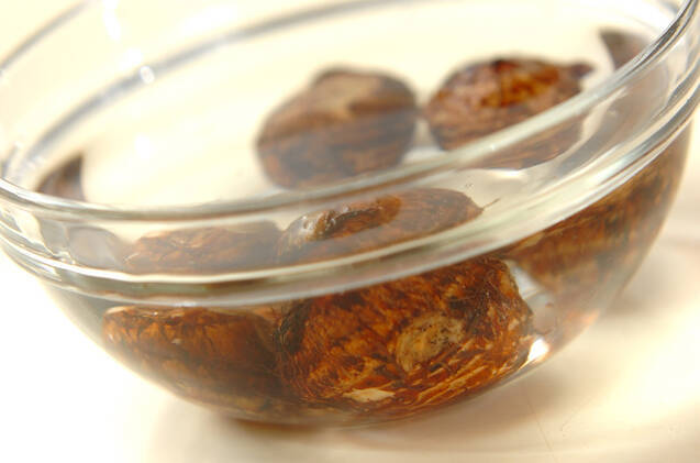 里芋の具だくさん汁の作り方の手順1